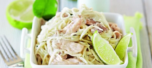 Лапша с курицей в кокосовом соусе