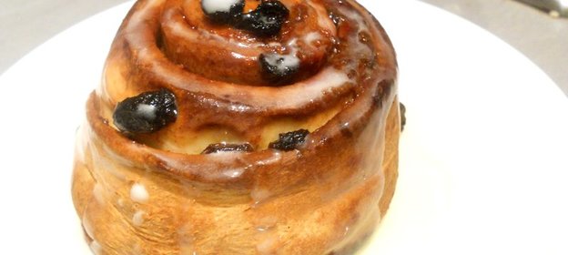 Булочки с корицей и изюмом