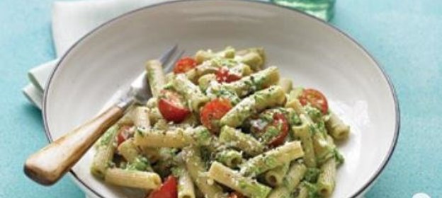 Паста с помидорами и соусом Песто