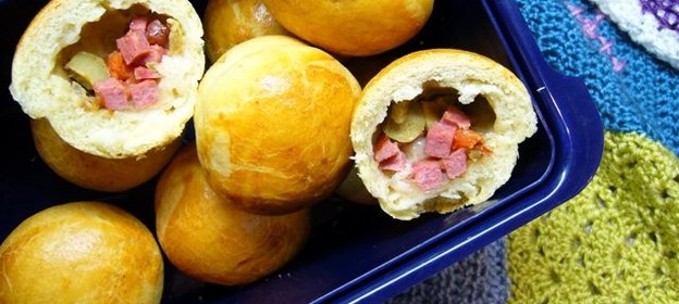 «Пицца-мячик» начинкой внутрь