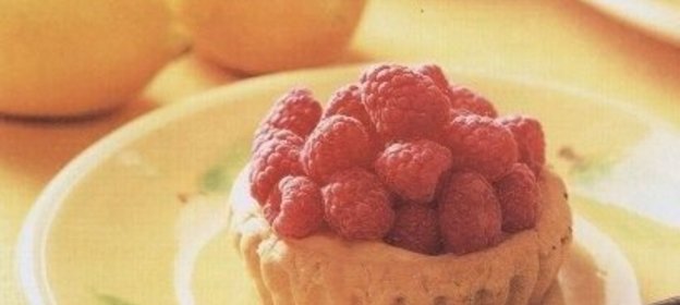 Судак, запеченный с макаронами под молочным соусом