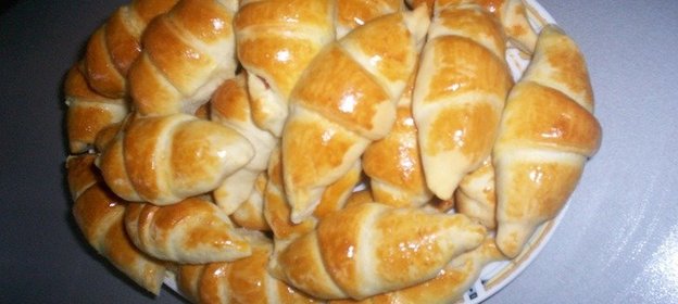 Дрожжевые булочки с ветчиной