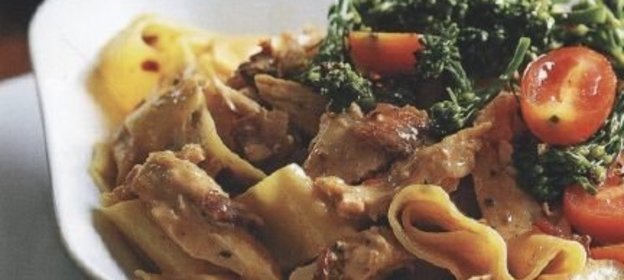 Спагетти с курицей в сливочном соусе