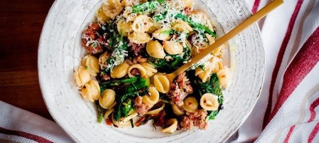 Паста с итальянскими сосисками и вялеными томатами