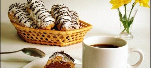 Эклеры с шоколадно - кофейным кремом и бананами