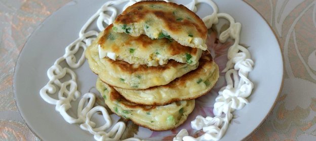 Оладьи с луком и яйцом