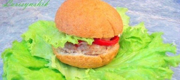 Чизбургер с котлетой и запеченными овощами