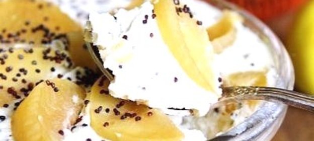 Творожная запеканка с яблоком и маком