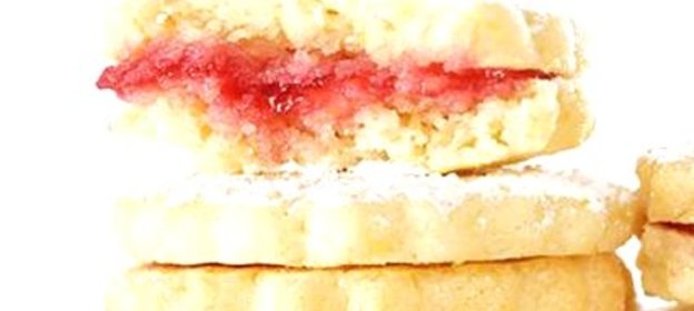 Печенье-сэндвичи с лимонно-малиновой начинкой