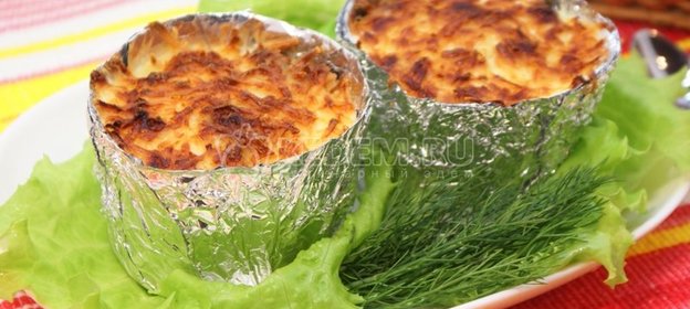 Крабы с яйцами на белом хлебе