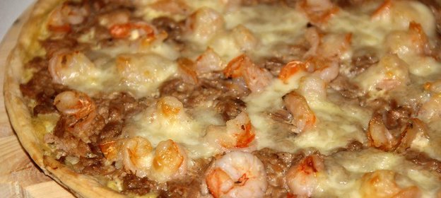 Пицца с тунцом и креветками