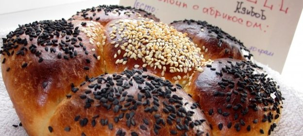 Булочки с абрикосом