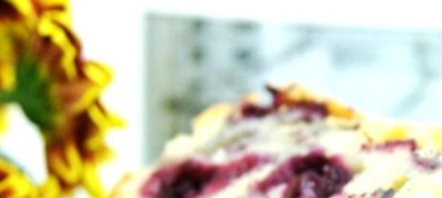 Кекс с черной смородиной