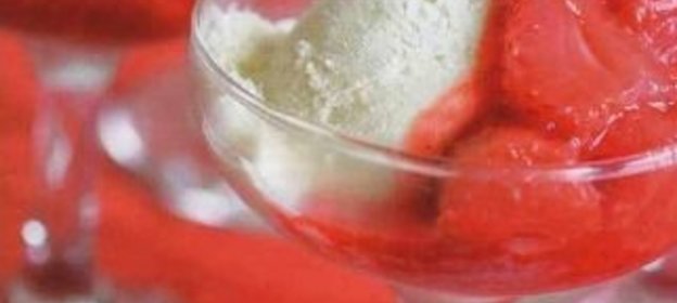 Клубничный соус с ревенем