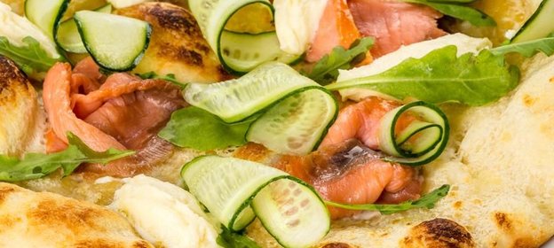 Пицца с лососем