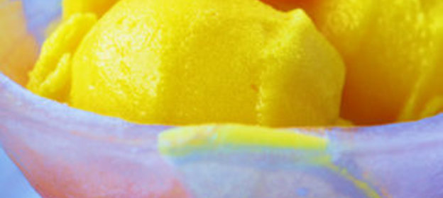 Апельсиново-лимонный сорбет в ледяной чаше