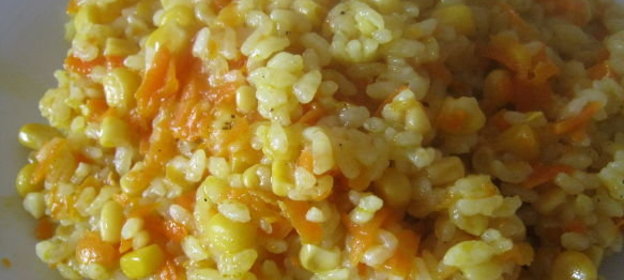 Салат из яблок, вишни и варёной курицы