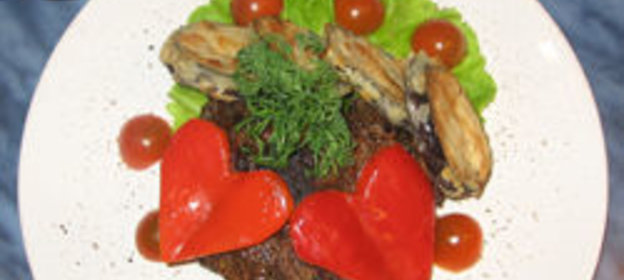 Стейк из говядины Влюблённые сердца с медальонами из баклажанов