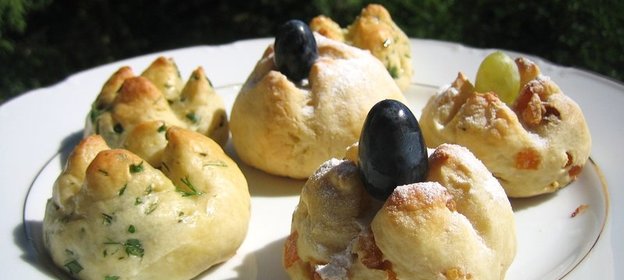 Творожные булочки с курагой, они же пикантные с зеленью