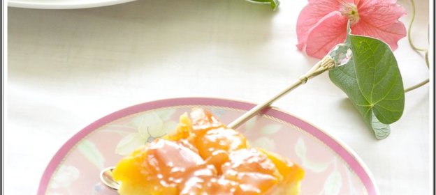 Творожная запеканка с карамелизированными нектаринами