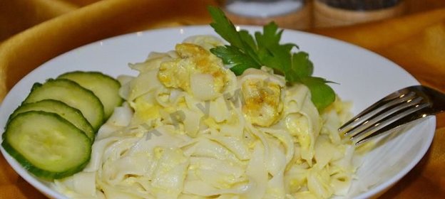 Спагетти с курицей в сливочном соусе