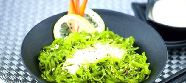 Салат с водорослями Чука