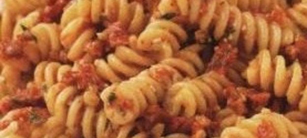 Паста (макароны) с томатным соусом песто