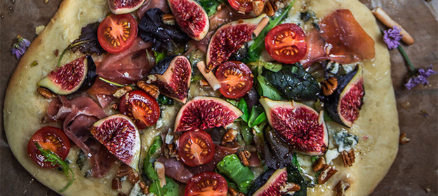 Пицца с пармской ветчиной и инжиром