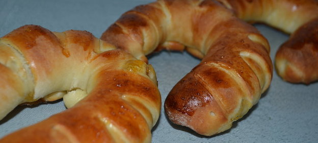 Булочки подковки с джемом