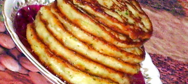 Картофельно-кабачковые оладьи с сыром