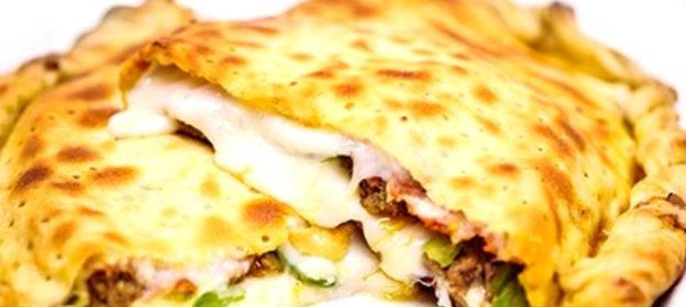 Пицца кальцоне с курицей