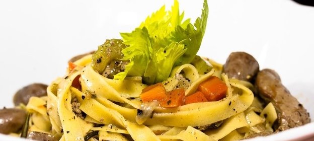 Паста с куриными сердечками и печенью