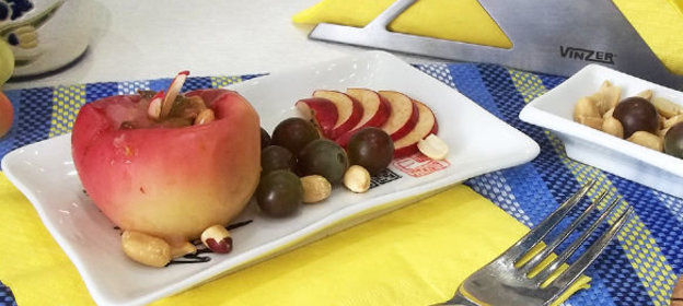 Тушеный сельдерей со сметаной