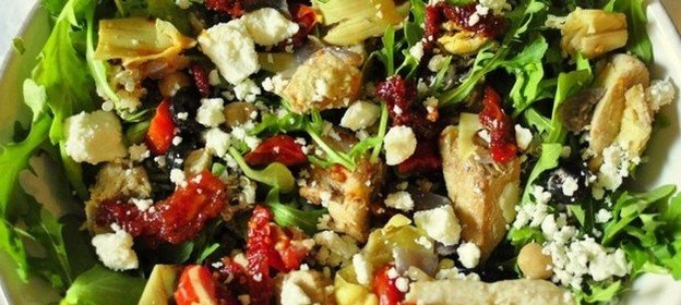 Салат из помидоров и курицы