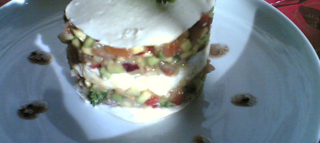 MOZZARELLA башня с соусом Salsa