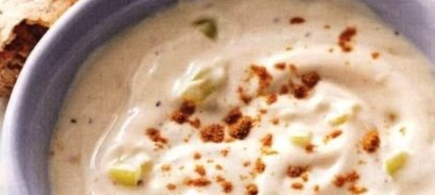 Булочка с черносливом и орехами