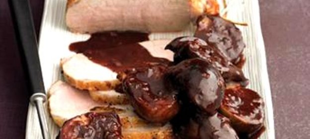 Свиная корейка с инжиром и винным соусом