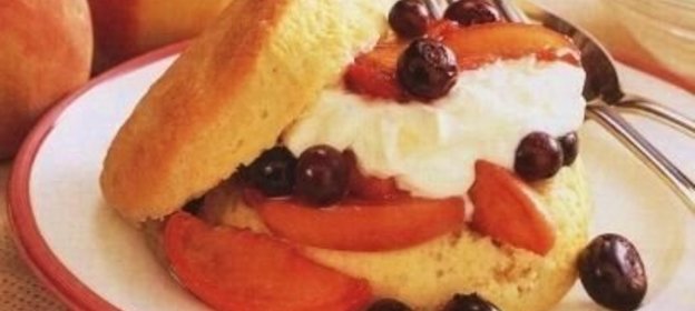 Печенье с черникой и персиками