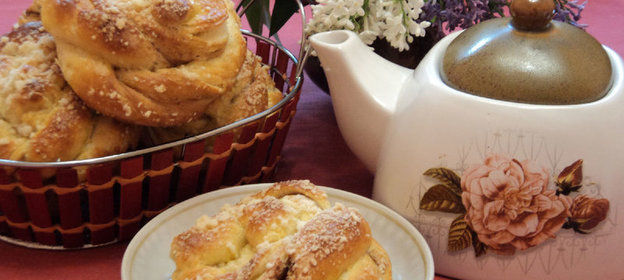 Булочки с корицей из дрожжевого слоеного теста