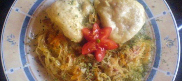 Паровые булочки с начинкой на капустно-рисовой подушке