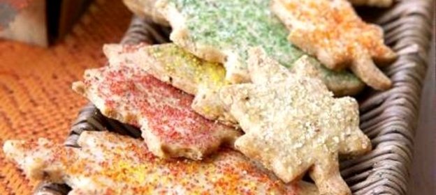 Домашнее печенье в форме кленовых листьев