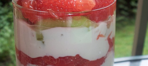 Десерт из творога ,грейфрута,дыни и базилика !!