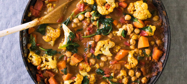 Томаты и цветная капуста под соусом карри