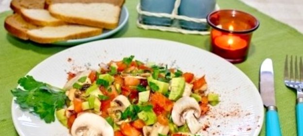 Салат из сырых шампиньонов