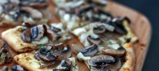 Постная пицца с грибами