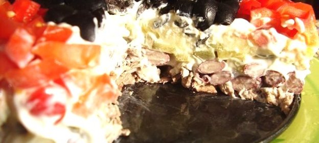 Салат с говядиной и красной фасолью