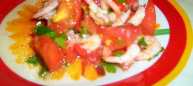 салат с креветками и помидорами