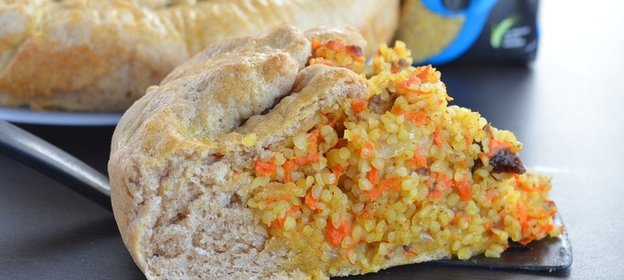 Каша из булгура в ржаном хлебе