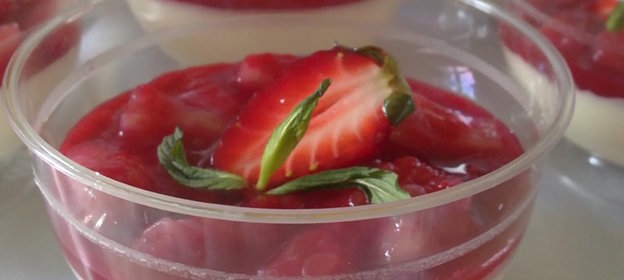 Панакота с пикантным соусом