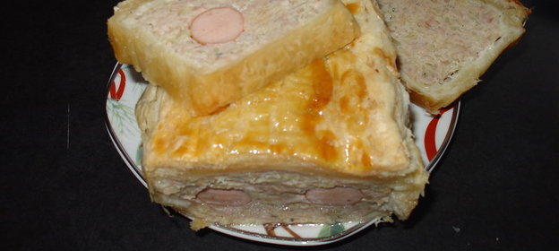 Мясной кекс в слоёном тесте